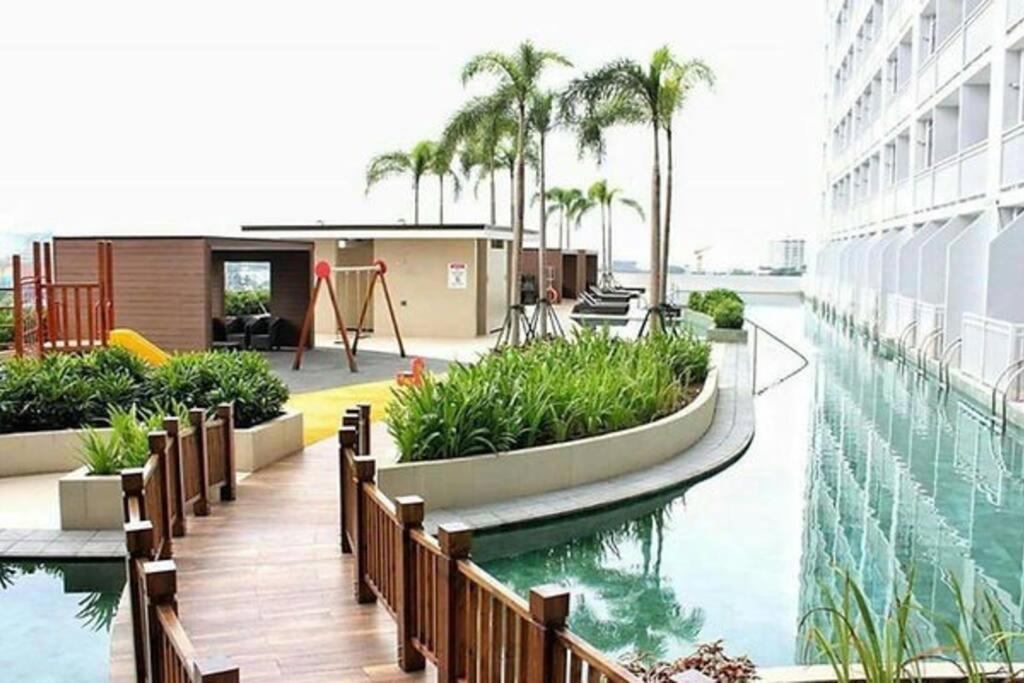 Breeze Residences - 1Br Unit With Balcony -Top Floor マニラ市 エクステリア 写真
